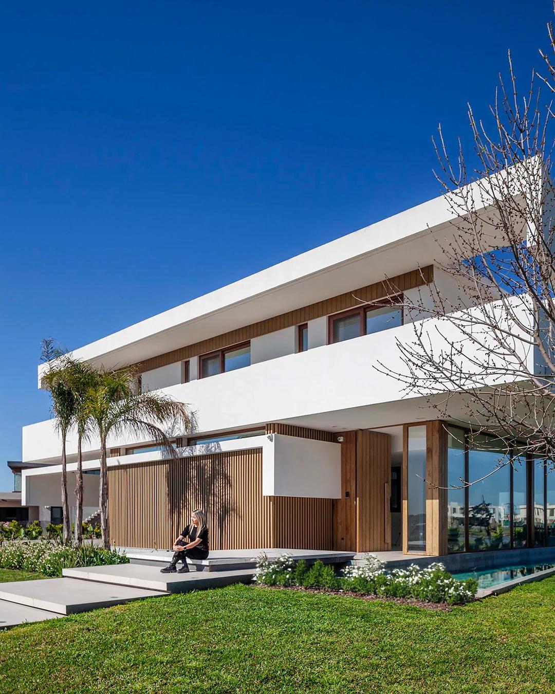 Leone Loray Arquitectura: Innovación y Elegancia Redefiniendo el Paisaje Residencial Argentino