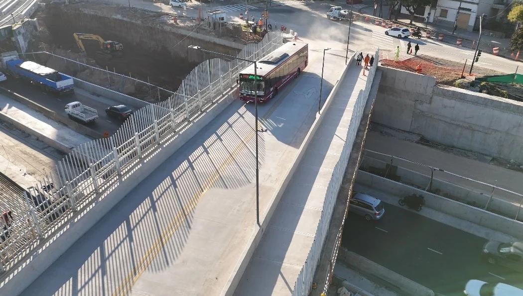 Inauguraron el nuevo puente Río Negro sobre la Autopista Dellepiane en Villa Lugano