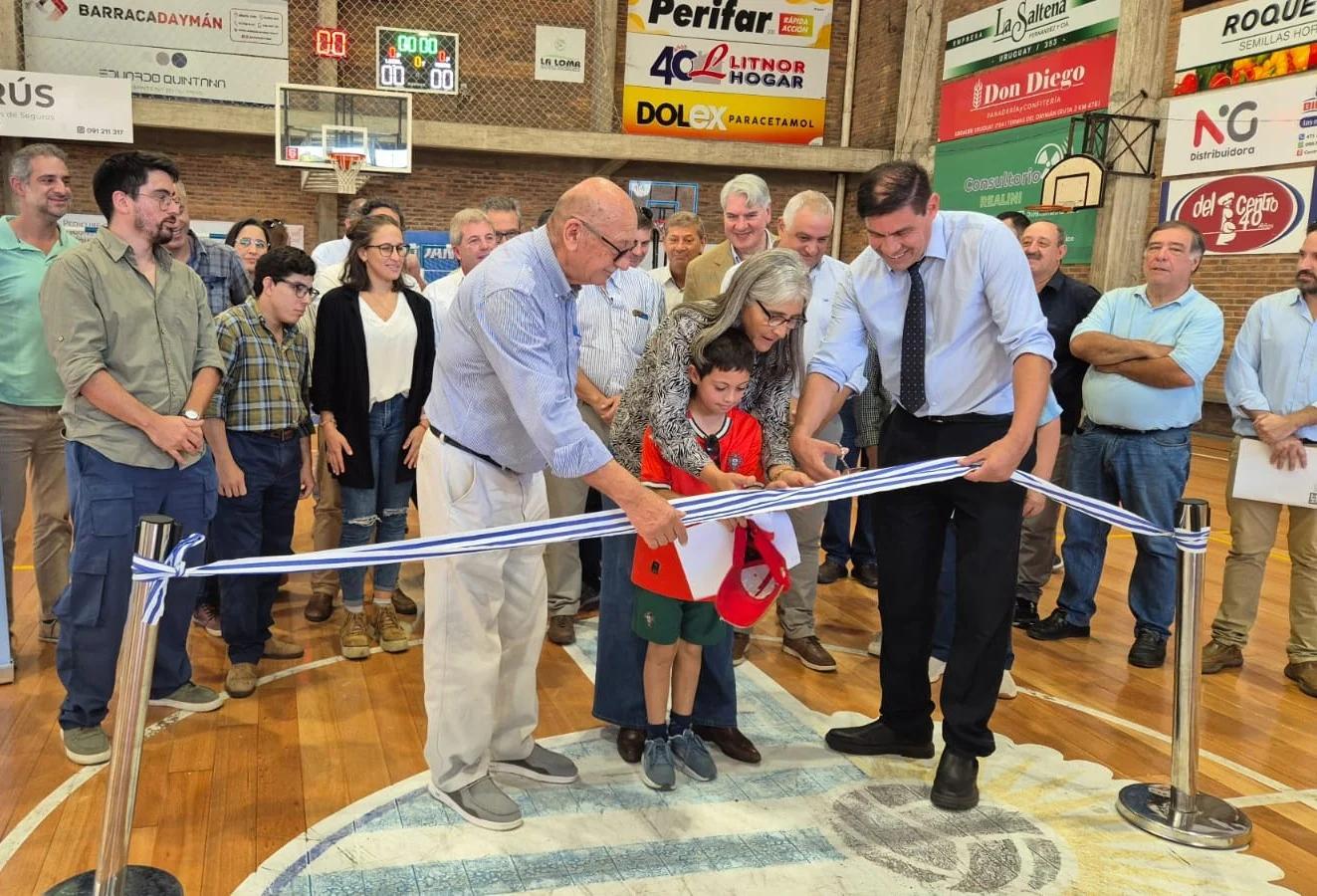 Inauguraciones de mejoras en clubes deportivos de Salto con apoyo del MTOP