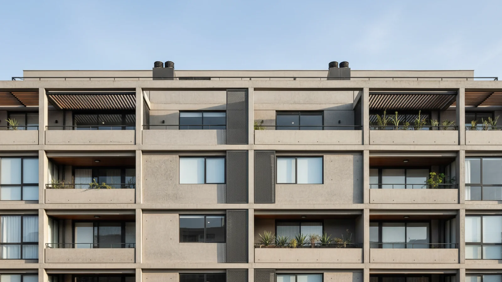 Terrazas Comunes: La Discreta Estrategia de Valor en la Vivienda Colectiva Chilena