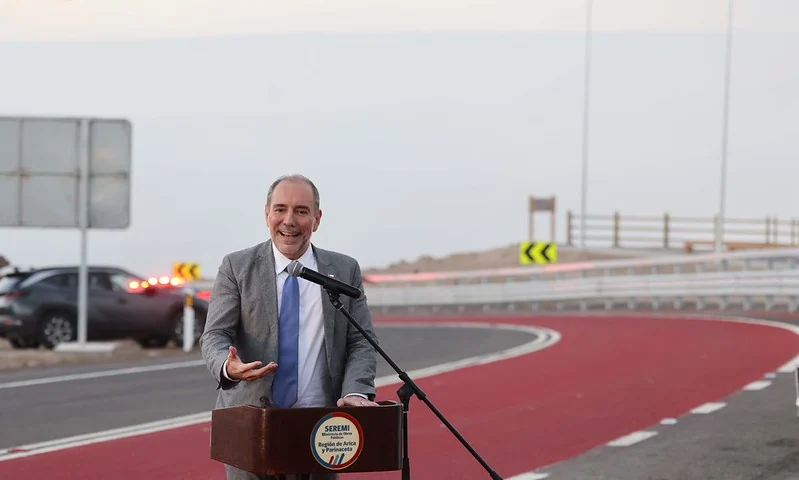 Biministro Louis de Grange supervisa fase final del nuevo borde costero entre playas Chinchorro y Las Machas en Arica