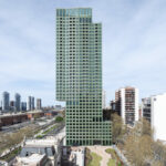 Torre Huergo 475: Una articulación de hormigón y paisaje entre dos tiempos de Buenos Aires