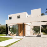 Refugios de Luz y Materia: El habitar cálido de Julieta Wolcan en Villa el Tala